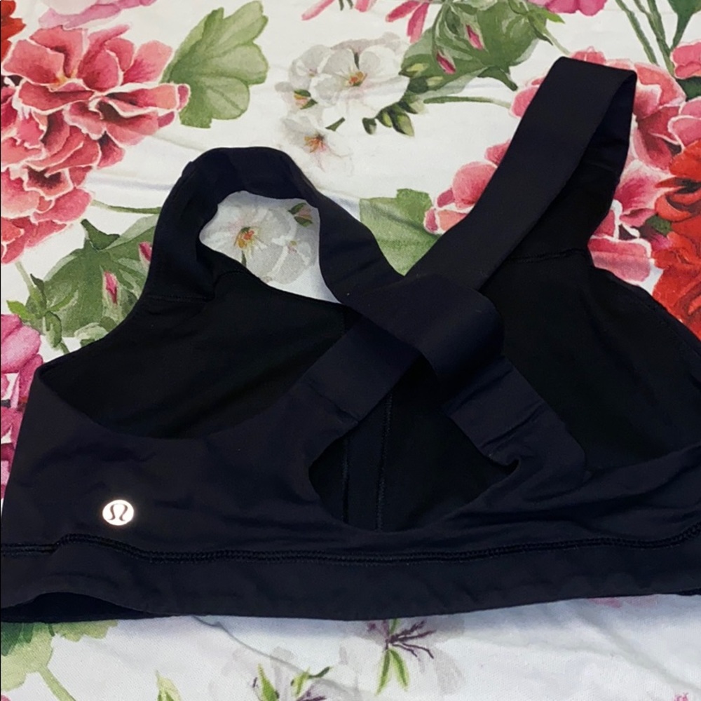 Lululemon sport bra size small